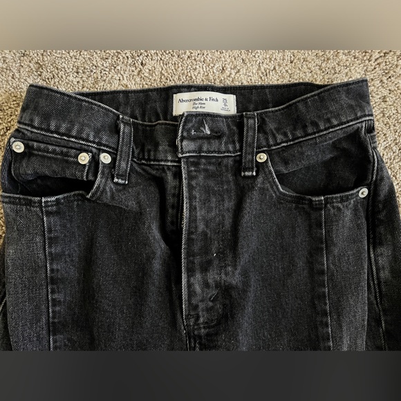 Size 0/25 Abercrombie Faded Black Mom High Rise Jeans - Picture 4 of 7